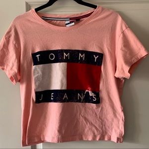 Tommy Jeans💞 fuzzy logo tshirt